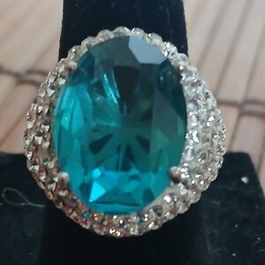 Elegant Au Silver and Aquamarine Gemstone Ring